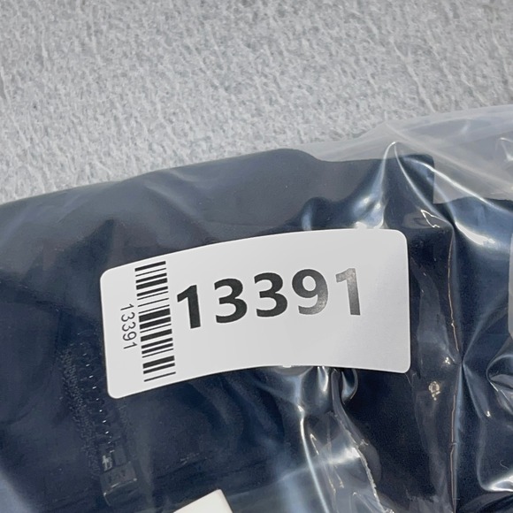 Alice + Olivia Brenna Puff Sleeve Top Women 4 Cropped Mock Neck Black Chic NWT - Picture 6 of 8